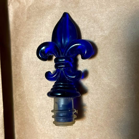 Vintage wine corks / savers & one wine pourer - Picture 2 of 6